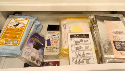 写真:パントリー(食品貯蔵庫)でのローリングストックの一例